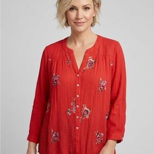 Zac & Rachel Woman Red Embroidered Crinkle Abalone Shell Buttons Blouse Size 1X